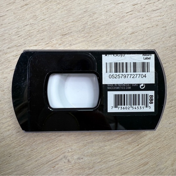 MAC Cosmetics False Eyelashes - Black BB8 - Picture 2 of 2